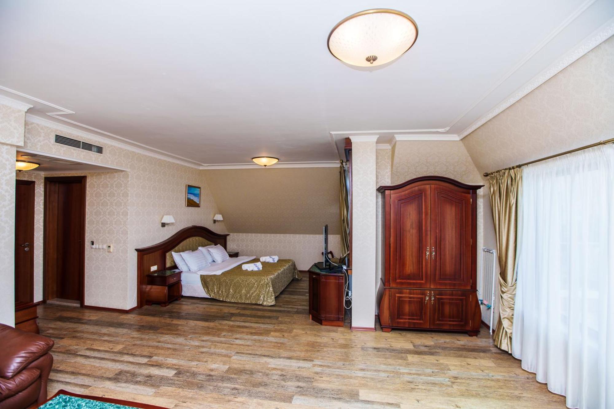 Aqua View Boutique Готель 4*